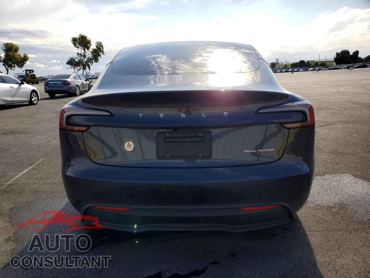 TESLA MODEL 3 2024 - 5YJ3E1EB8RF793397