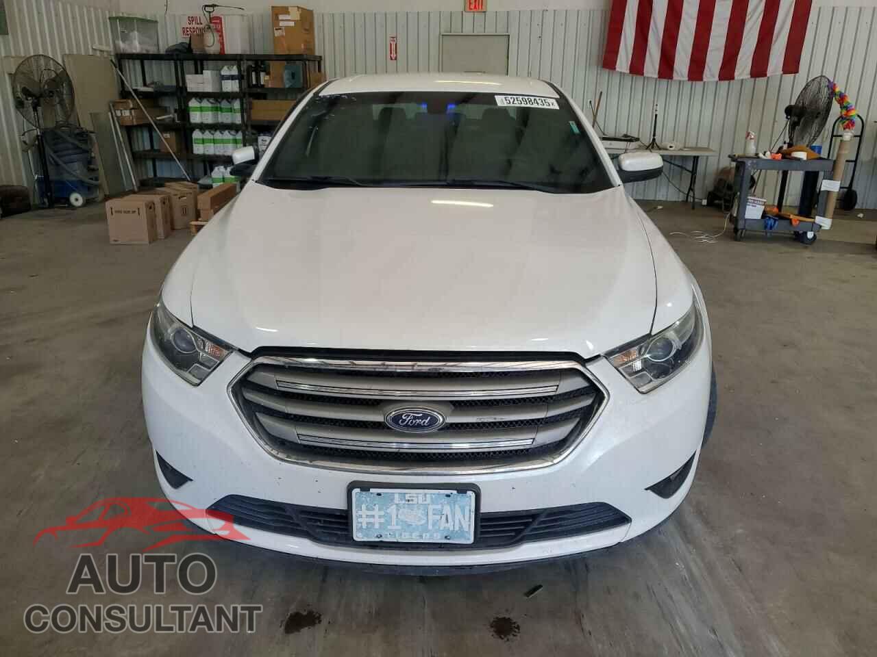 FORD TAURUS 2017 - 1FAHP2E87HG120587