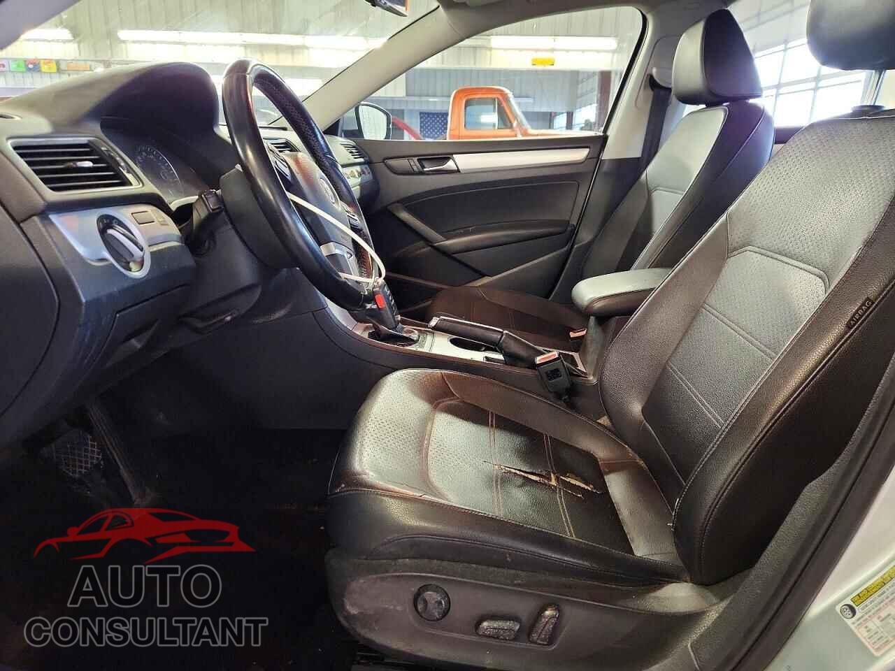 VOLKSWAGEN PASSAT 2013 - 1VWBN7A38DC040937
