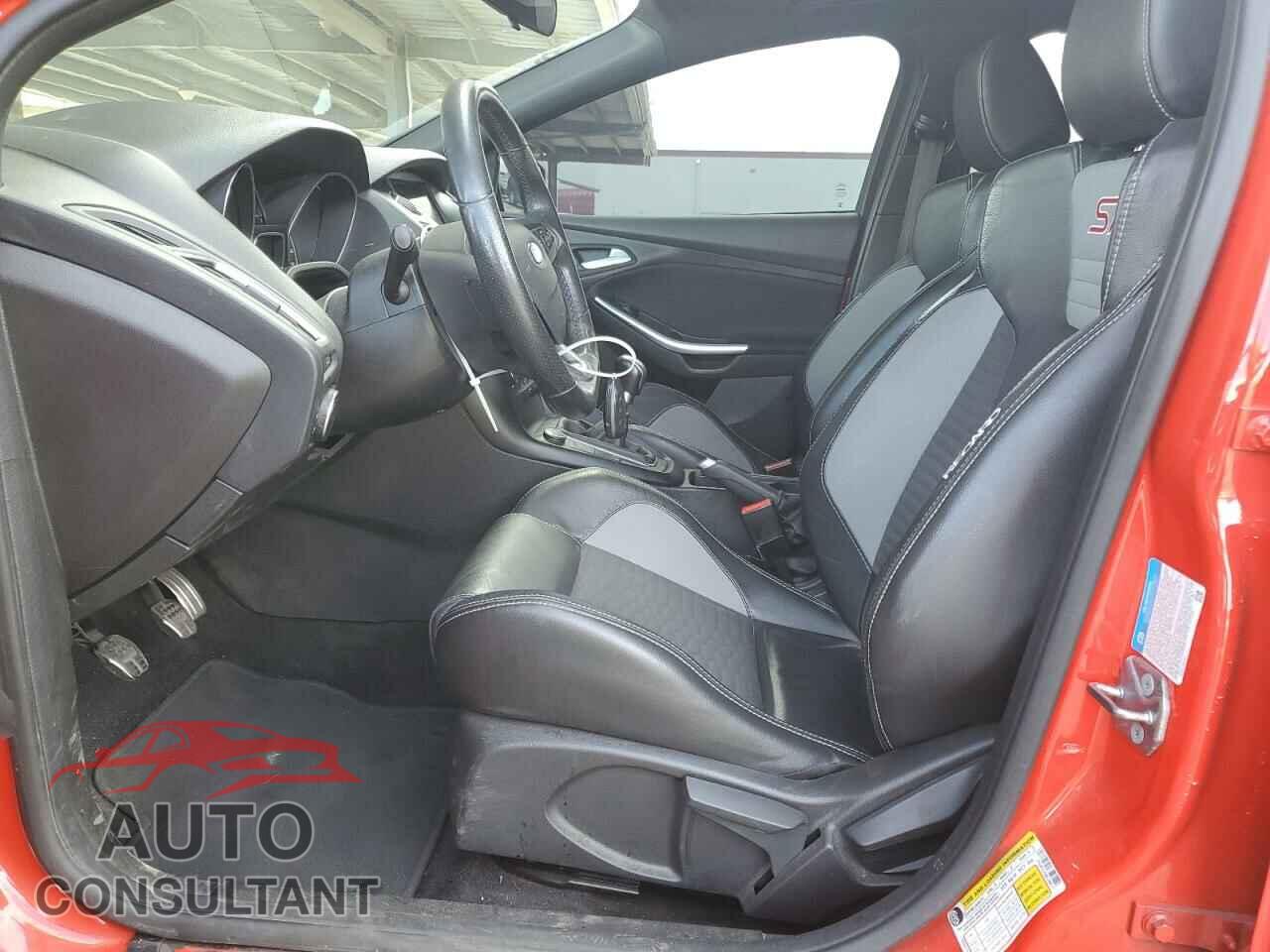 FORD FOCUS 2017 - 1FADP3L93HL308577