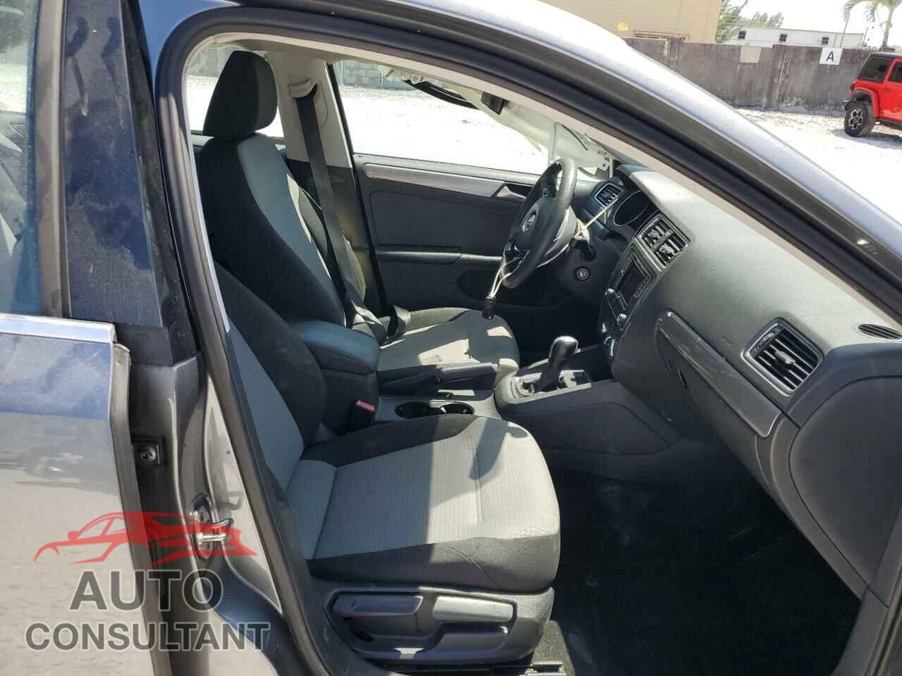 VOLKSWAGEN JETTA 2017 - 3VW2B7AJ8HM412627
