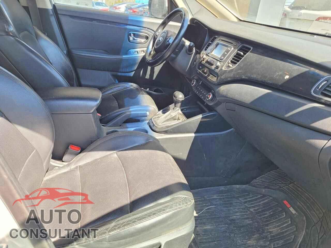 KIA RONDO 2014 - KNAHU8A32E7010880