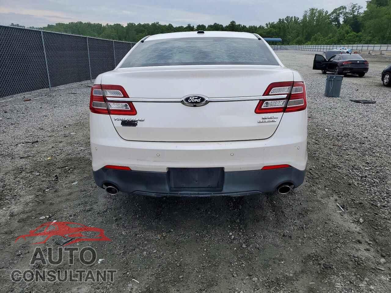 FORD TAURUS 2015 - 1FAHP2E88FG172646