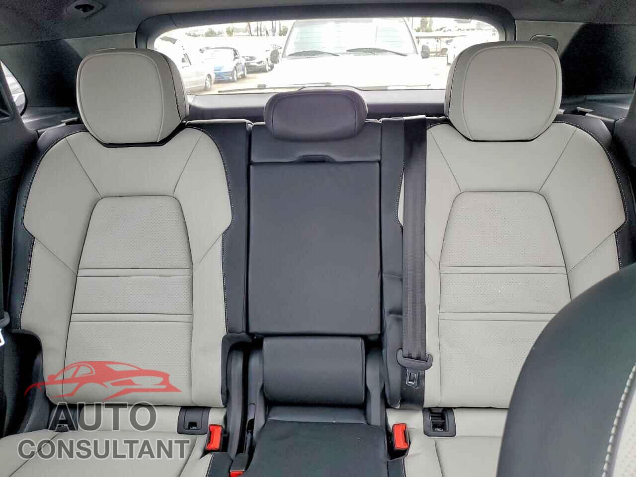 PORSCHE CAYENNE 2025 - WP1AA2AY4SDA01874