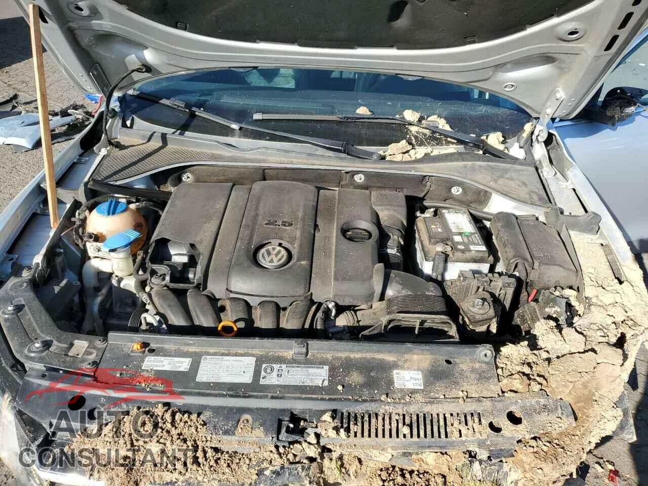 VOLKSWAGEN PASSAT 2013 - 1VWBP7A36DC067614