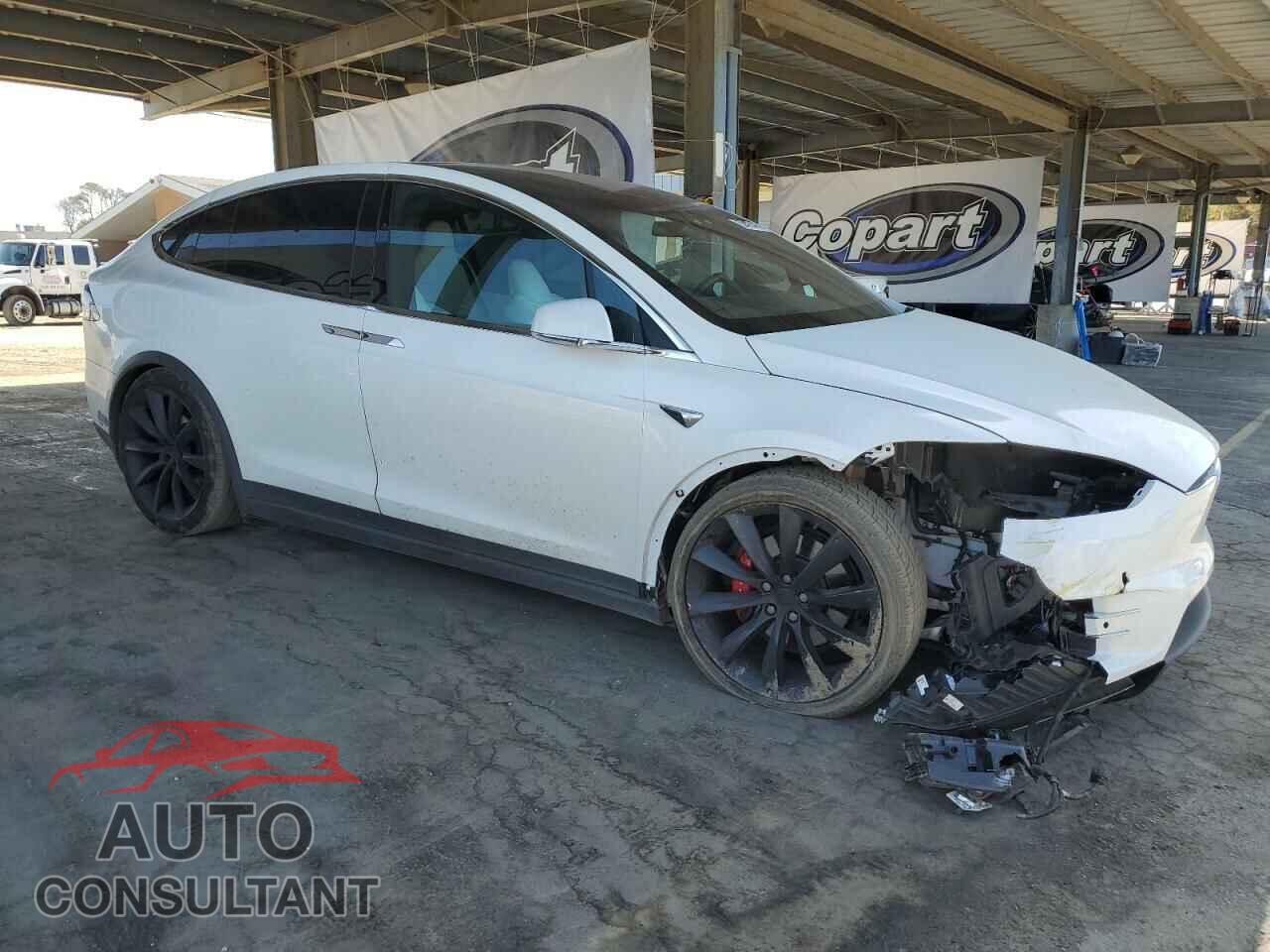 TESLA MODEL X 2018 - 5YJXCBE44JF104796