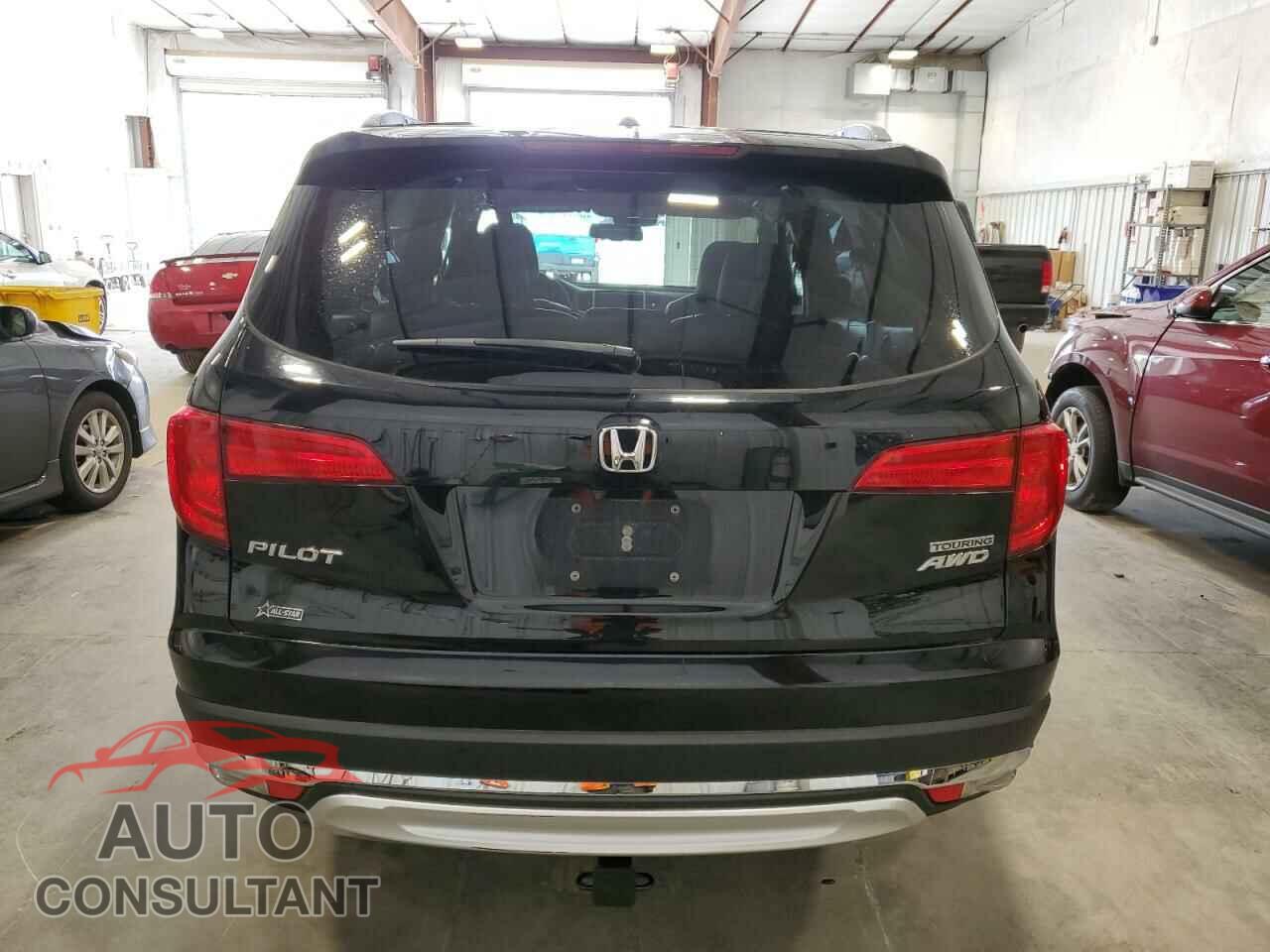 HONDA PILOT 2017 - 5FNYF6H95HB008759