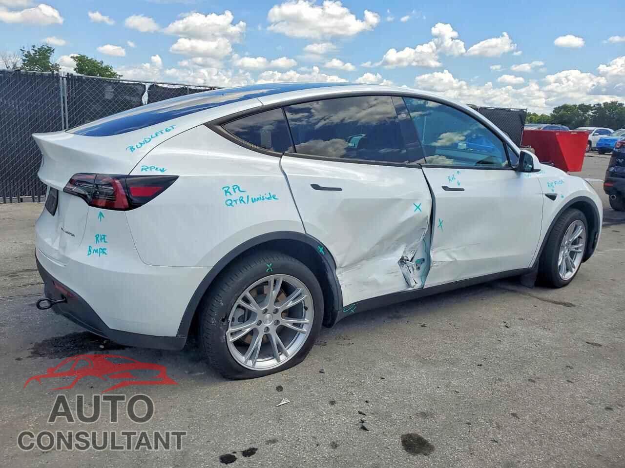 TESLA MODEL Y 2024 - 7SAYGDEE4RA257574