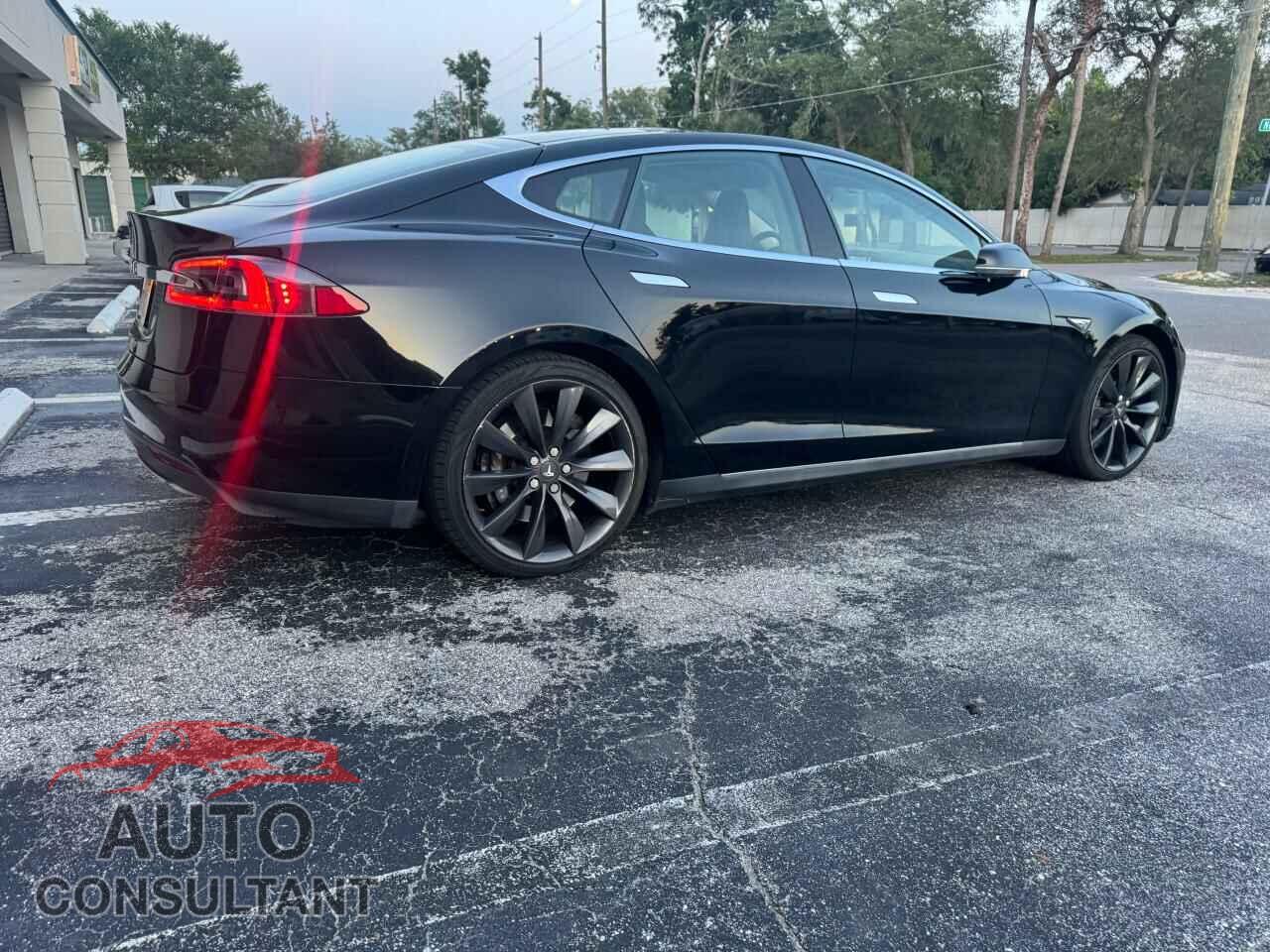 TESLA MODEL S 2014 - 5YJSA1H10EFP49351