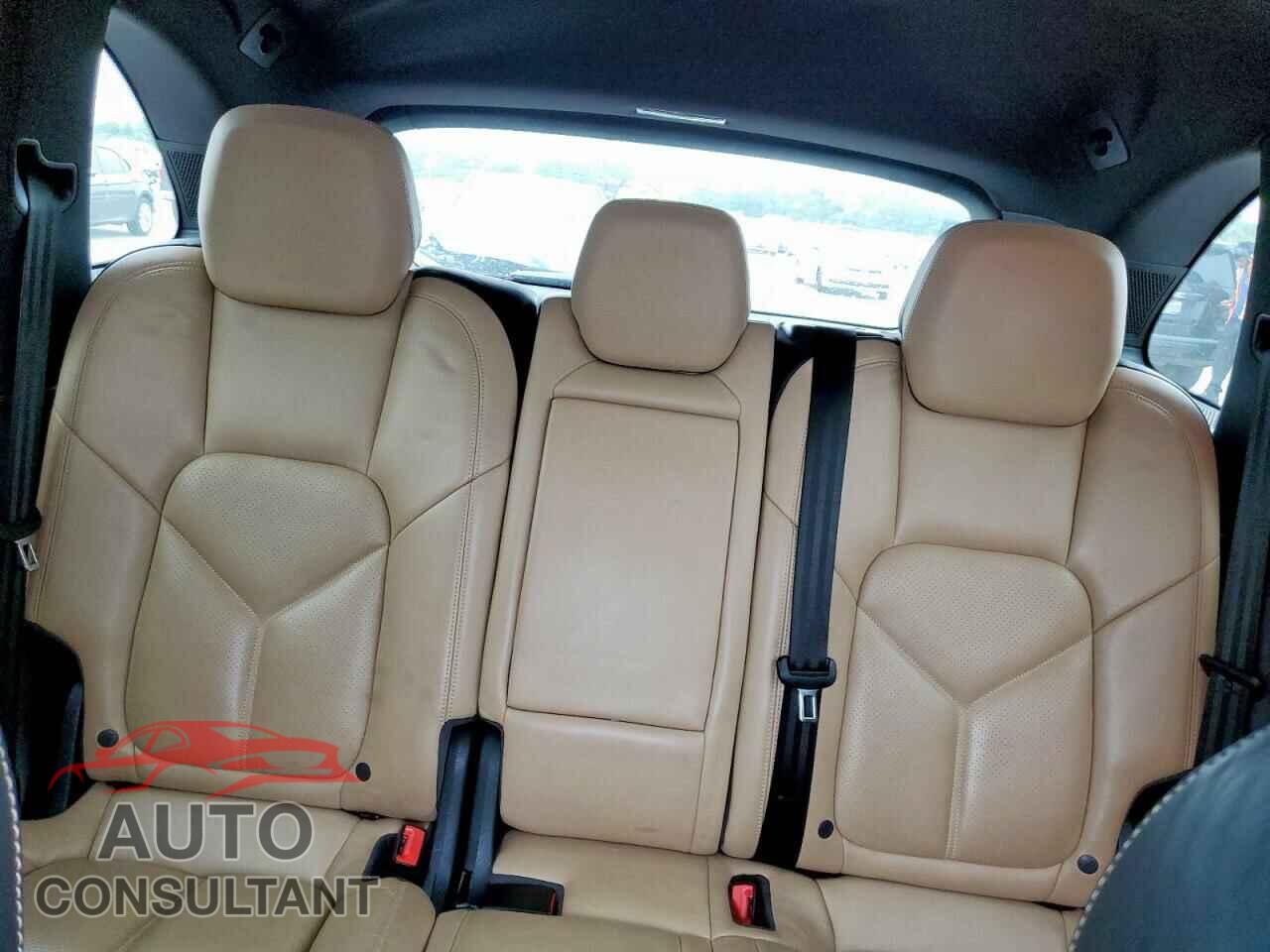 PORSCHE CAYENNE 2016 - WP1AA2A26GKA13863