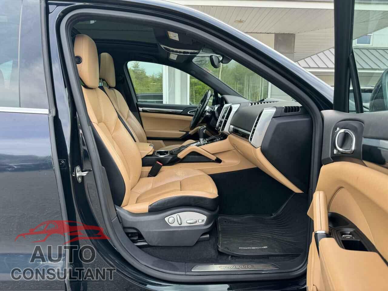PORSCHE CAYENNE 2017 - WP1AA2A29HKA89224