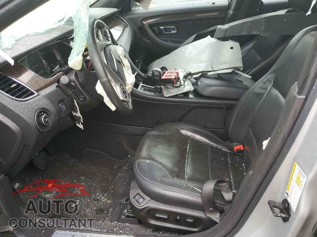 FORD TAURUS 2019 - 1FAHP2F82KG118610