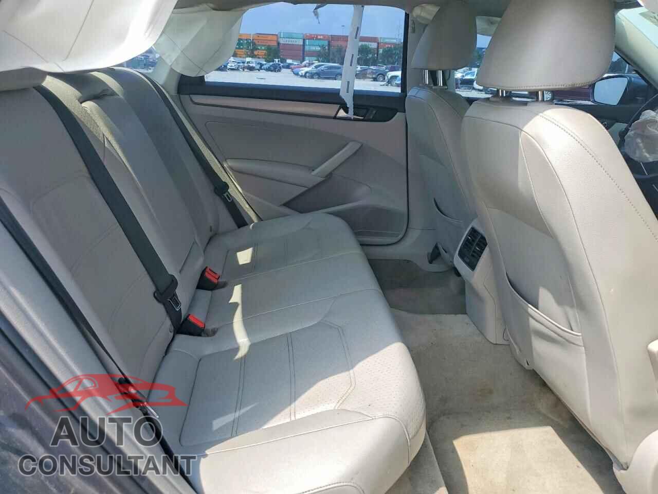 VOLKSWAGEN PASSAT 2015 - 1VWBV7A3XFC025648
