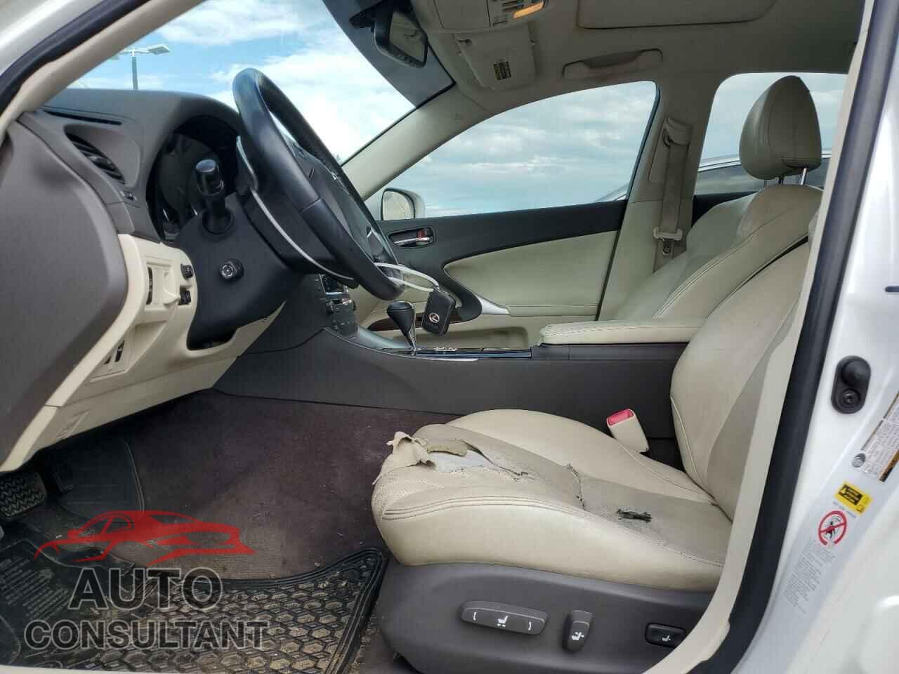 LEXUS IS 2011 - JTHCF5C28B5047108