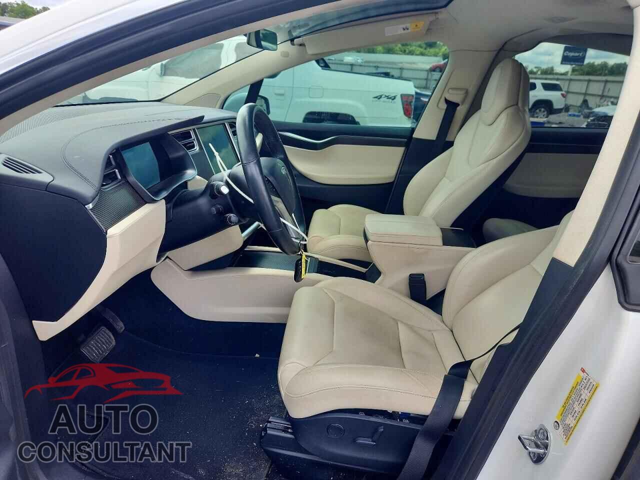 TESLA MODEL X 2017 - 5YJXCBE20HF077010