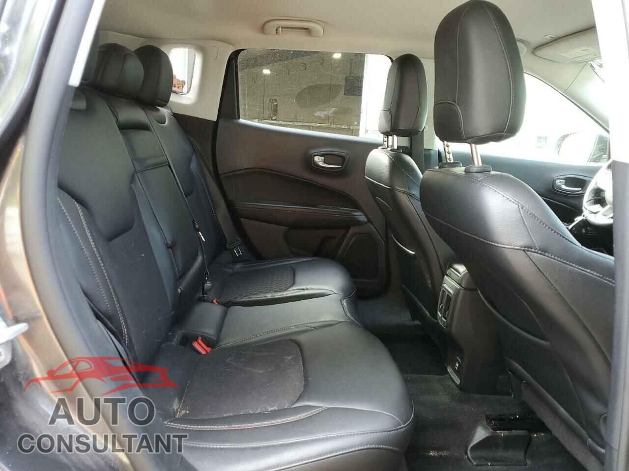 JEEP COMPASS 2018 - 3C4NJDBB7JT320865