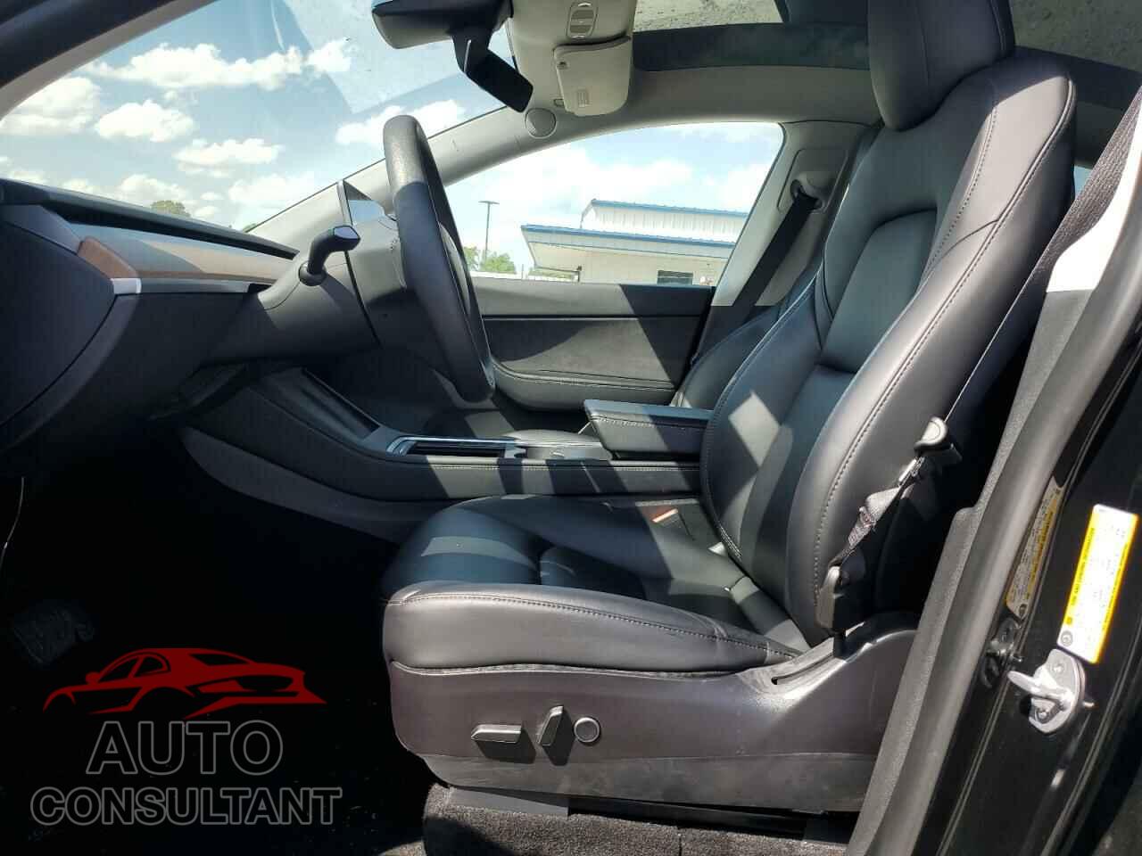 TESLA MODEL Y 2022 - 7SAYGDEE3NF309452