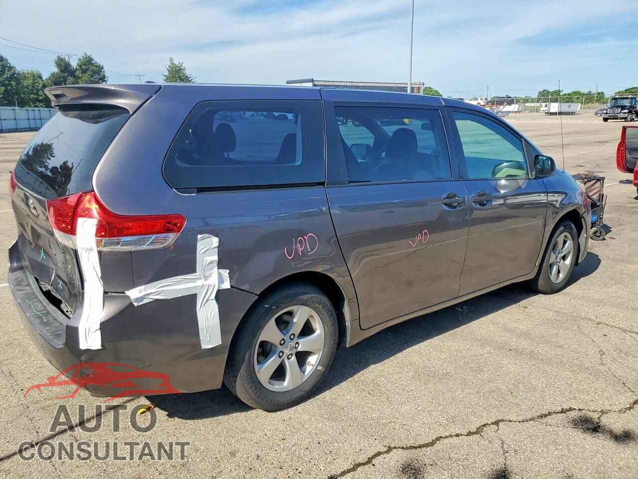 TOYOTA SIENNA 2011 - 5TDZK3DC6BS045967