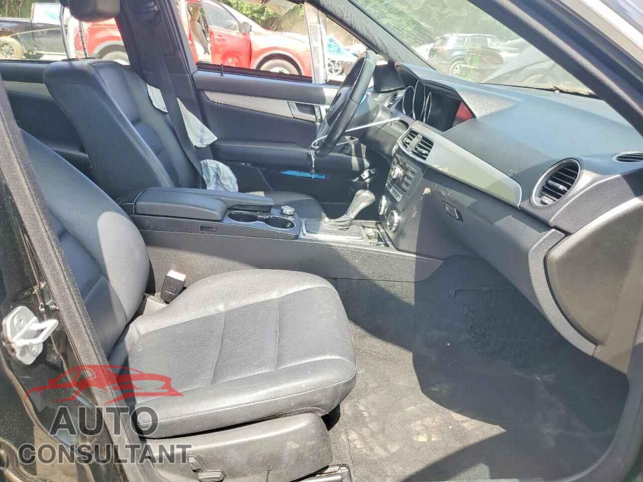 MERCEDES-BENZ C-CLASS 2013 - WDDGF4HB5DR250030