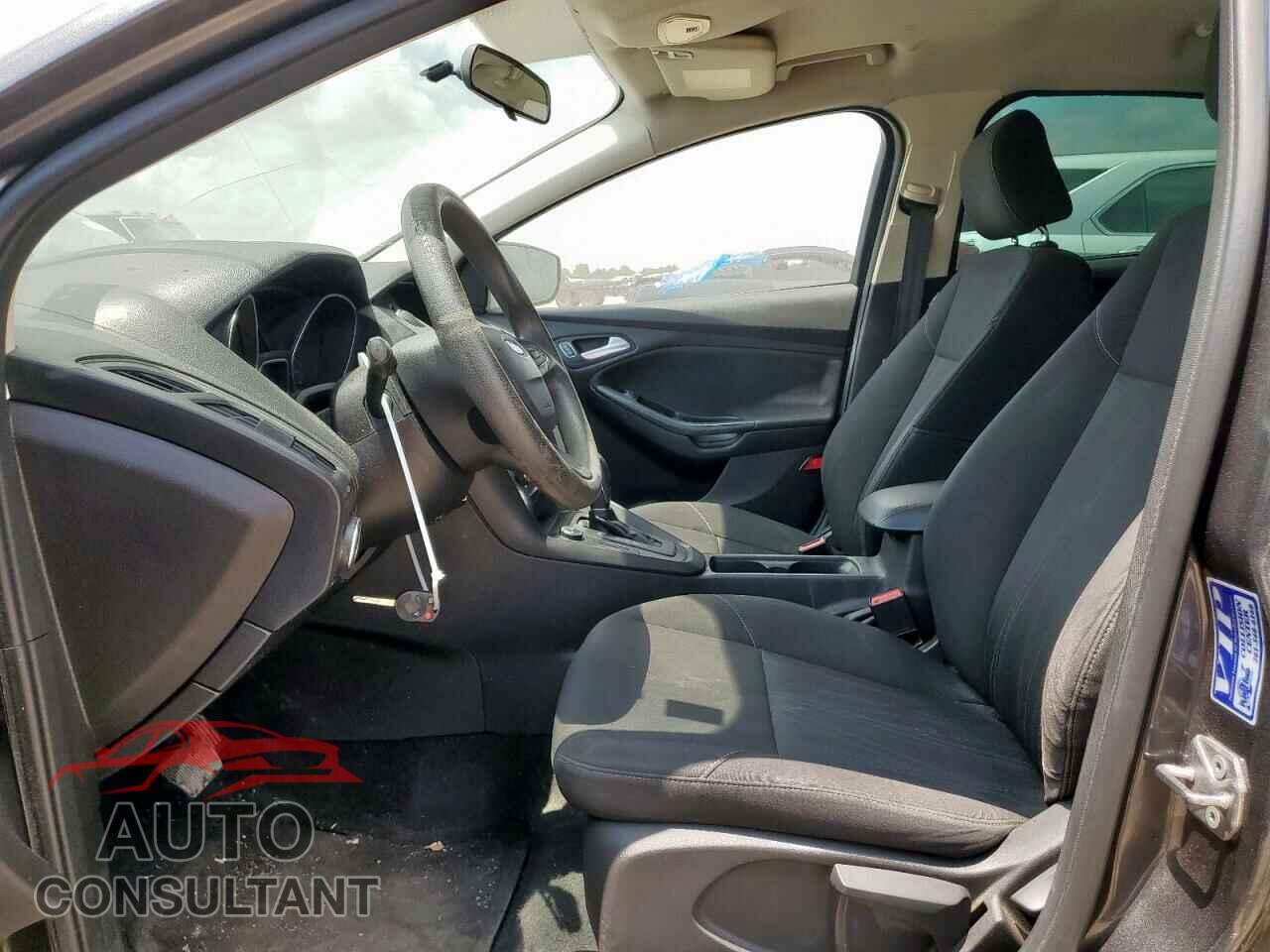 FORD FOCUS 2015 - 1FADP3F21FL219151