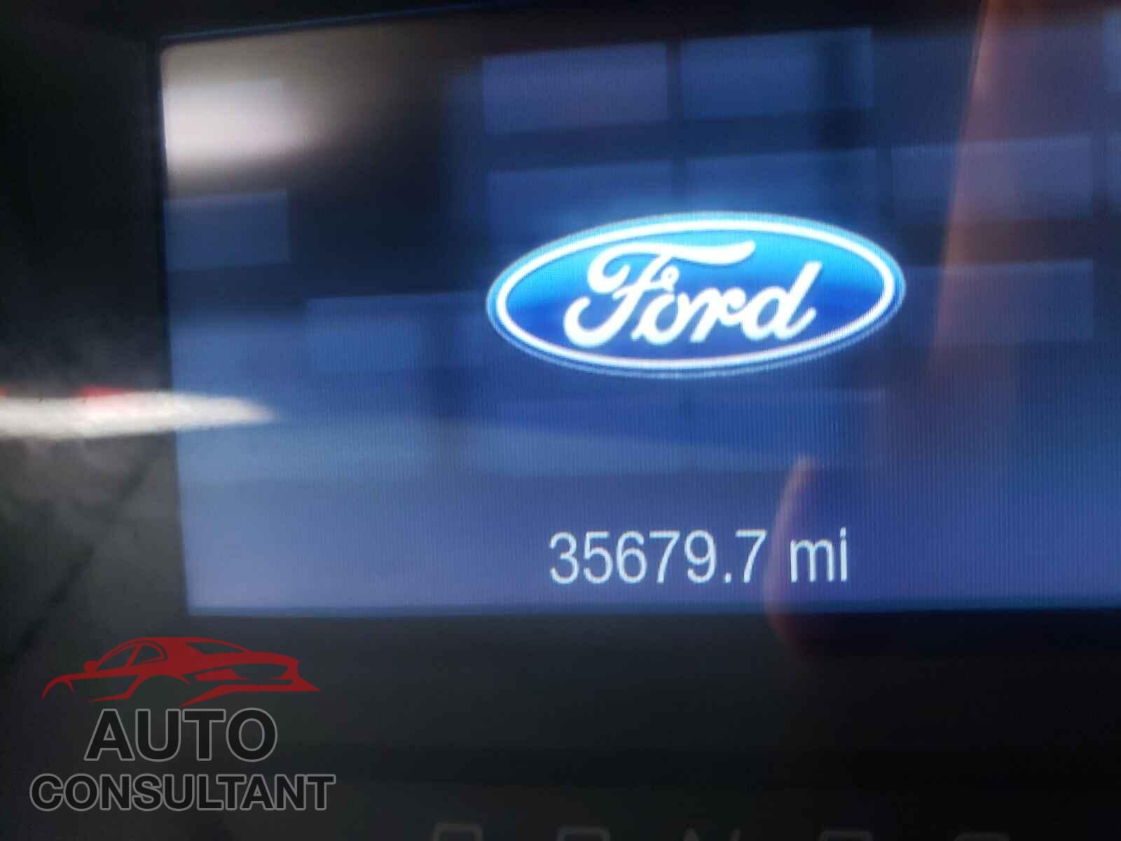 FORD TAURUS 2017 - 1FAHP2E82HG119038
