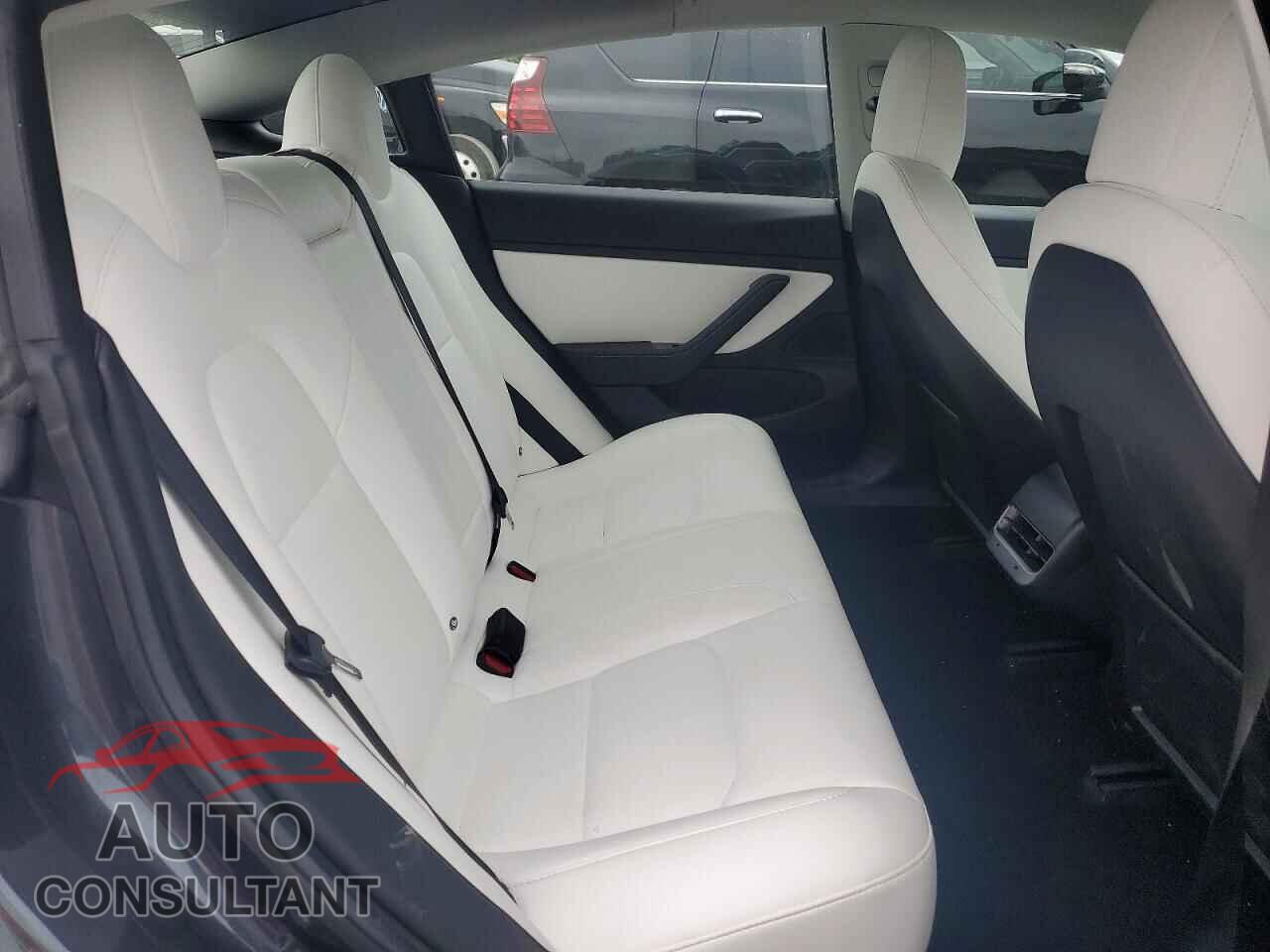 TESLA MODEL 3 2018 - 5YJ3E1EB0JF183935