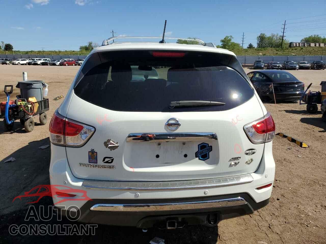 NISSAN PATHFINDER 2016 - 5N1AR2MMXGC608678