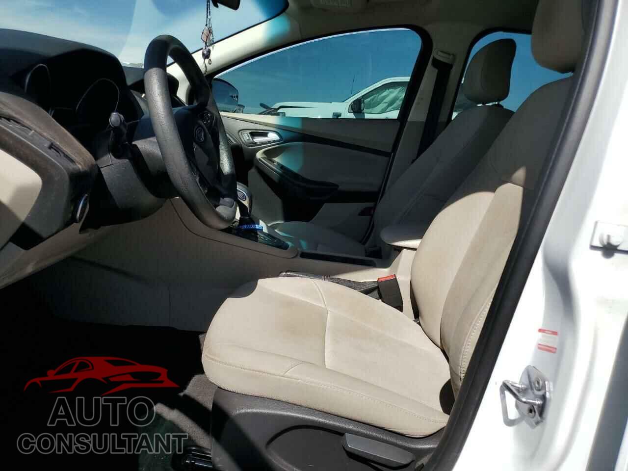 FORD FOCUS 2018 - 1FADP3FE4JL322857