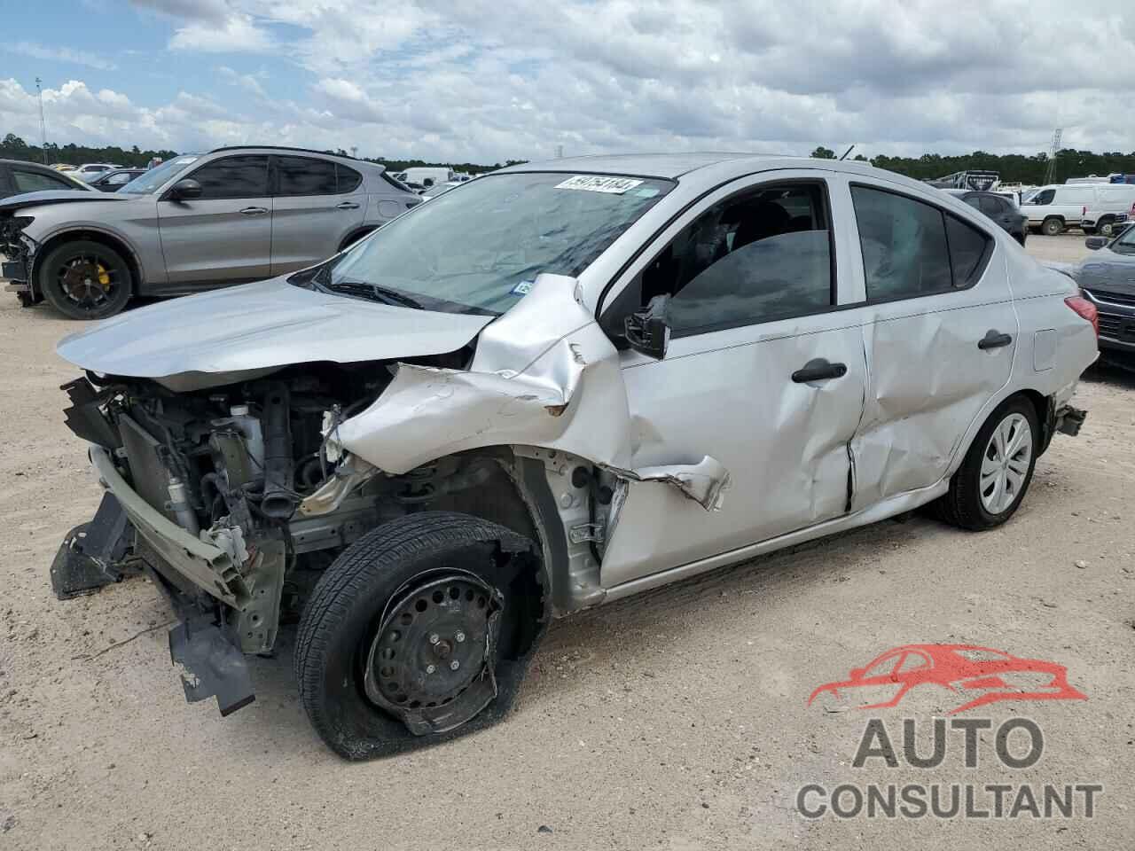 NISSAN VERSA 2018 - 3N1CN7AP1JL801630