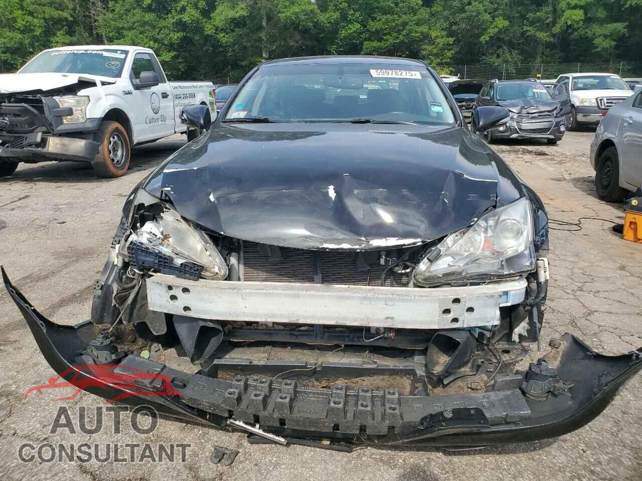 LEXUS IS 2011 - JTHCF5C26B2034908