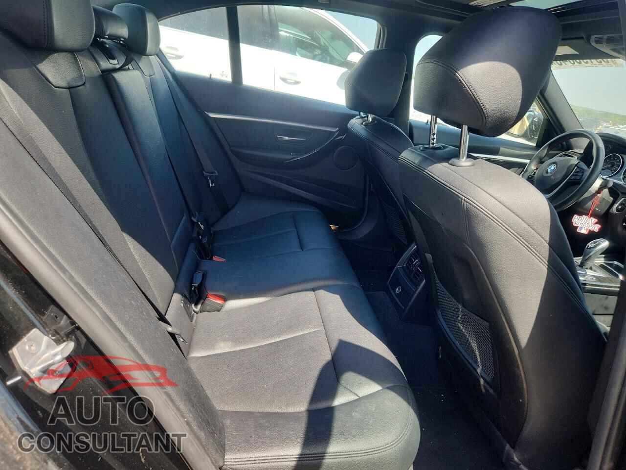 BMW 3 SERIES 2018 - WBA8B9C52JAE22341