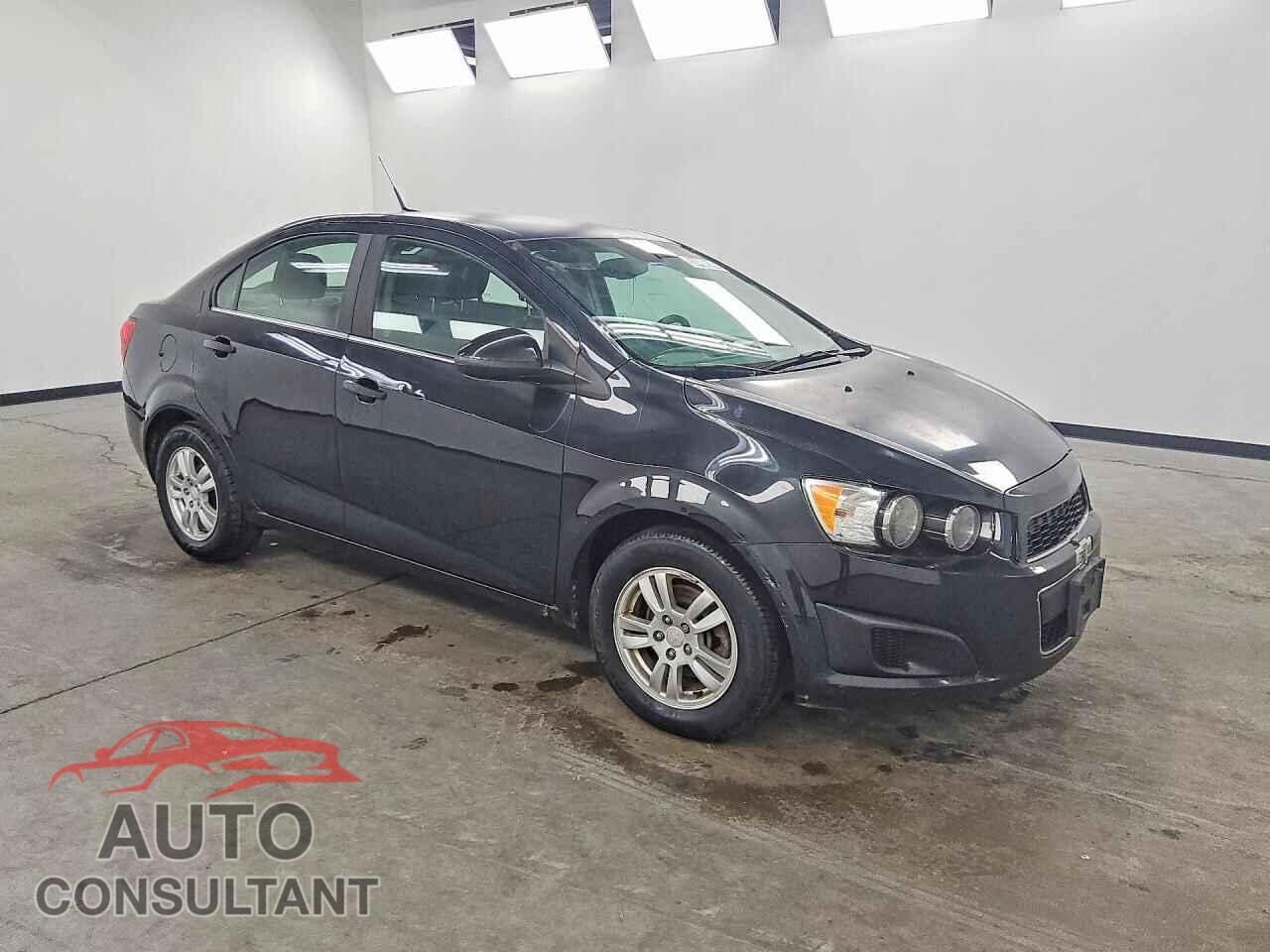 CHEVROLET SONIC 2013 - 1G1JC5SH7D4192004