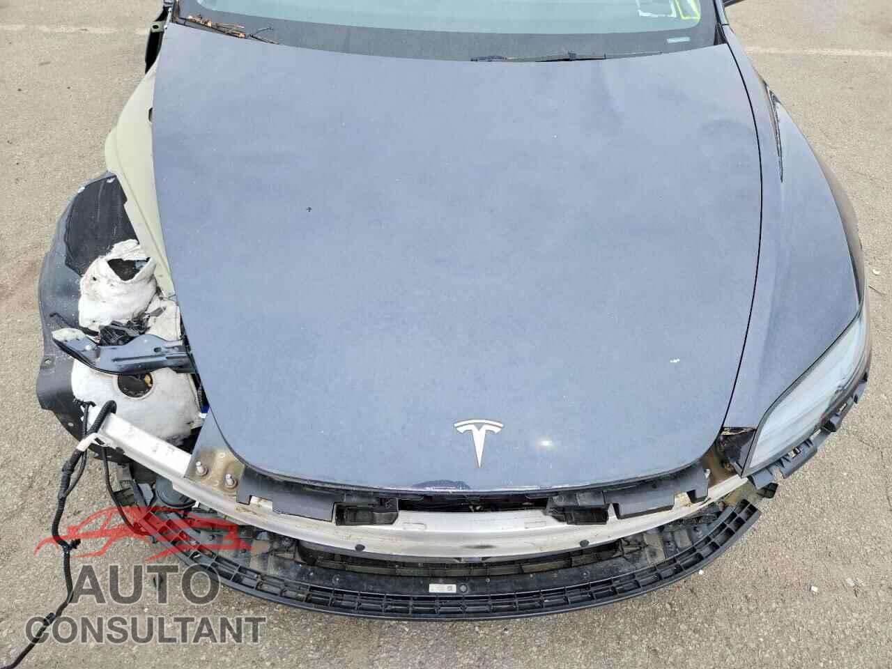 TESLA MODEL 3 2024 - 5YJ3E1EA3RF872595