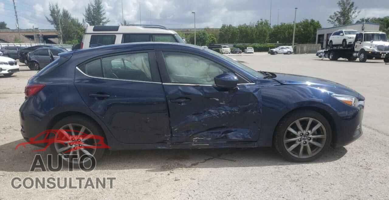 MAZDA 3 2018 - 3MZBN1L38JM255481