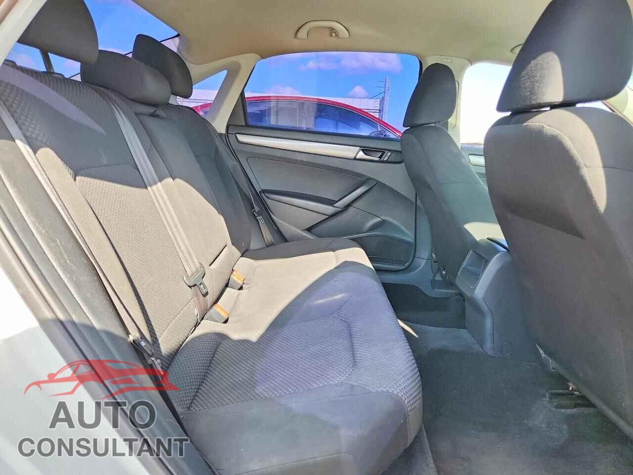 VOLKSWAGEN PASSAT 2015 - 1VWAT7A36FC077263