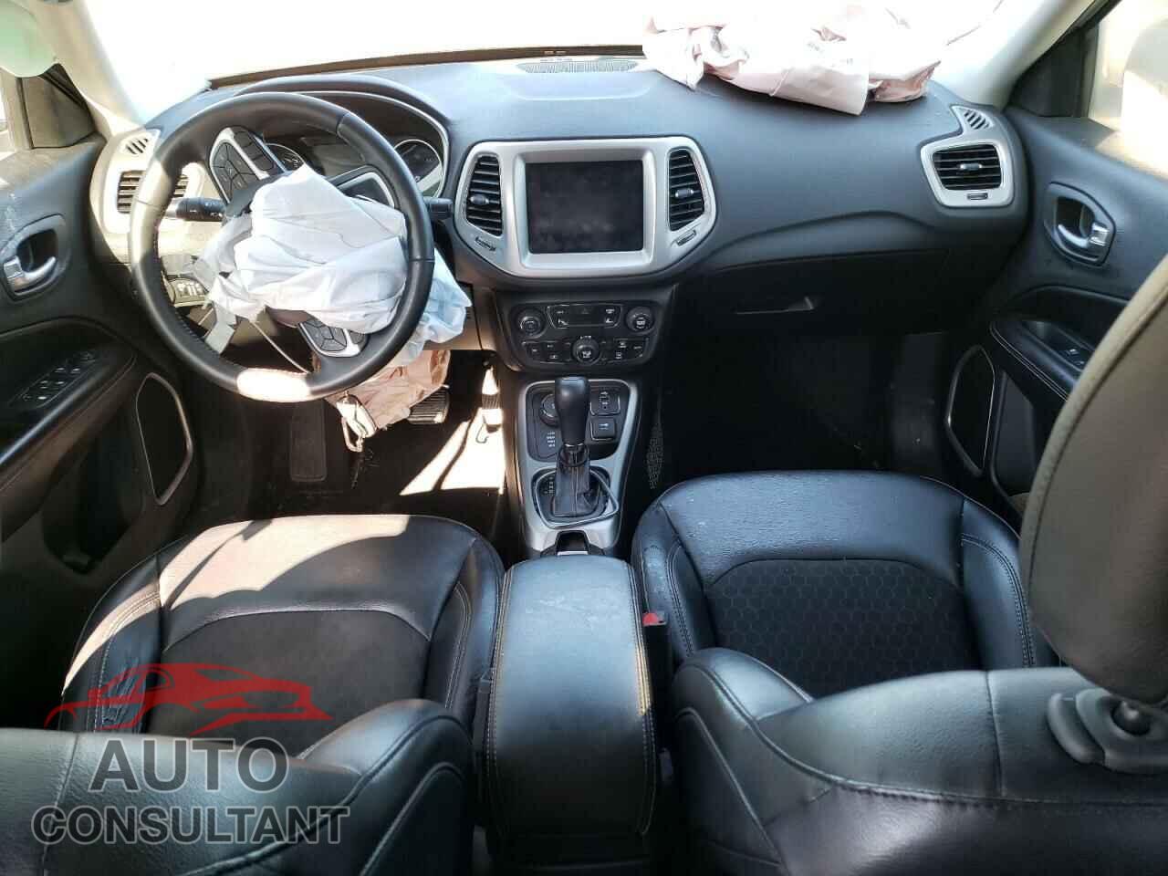 JEEP COMPASS 2018 - 3C4NJDBB7JT392603