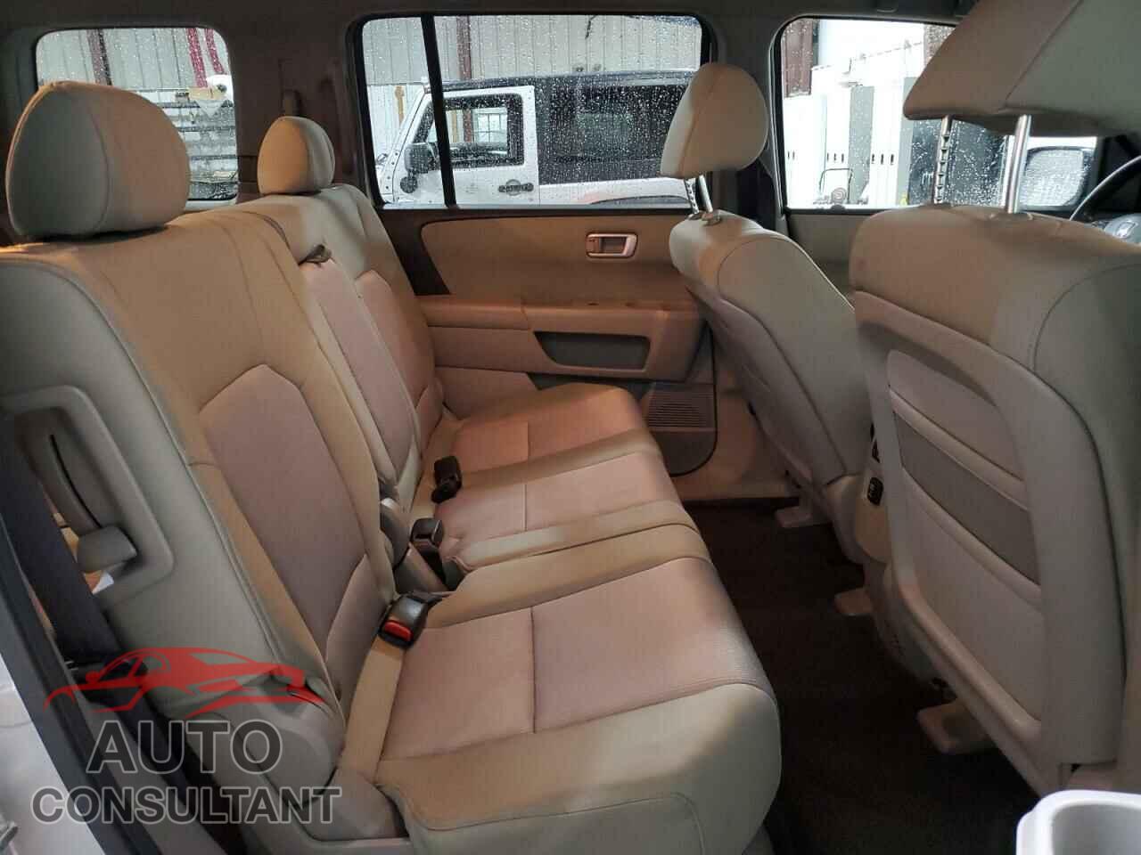 HONDA PILOT 2011 - 5FNYF4H45BB074888