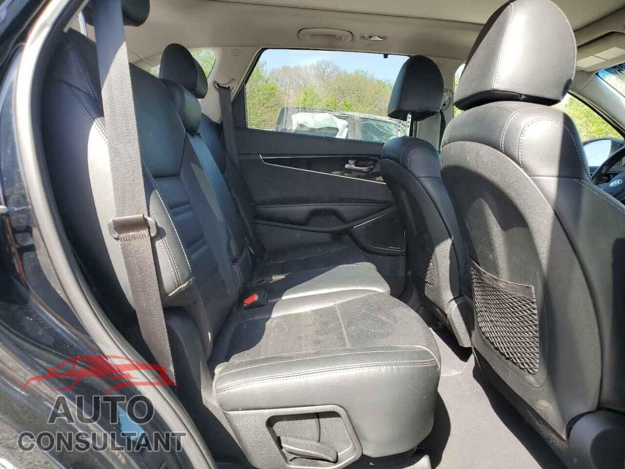KIA SORENTO 2019 - 5XYPK4A54KG504607