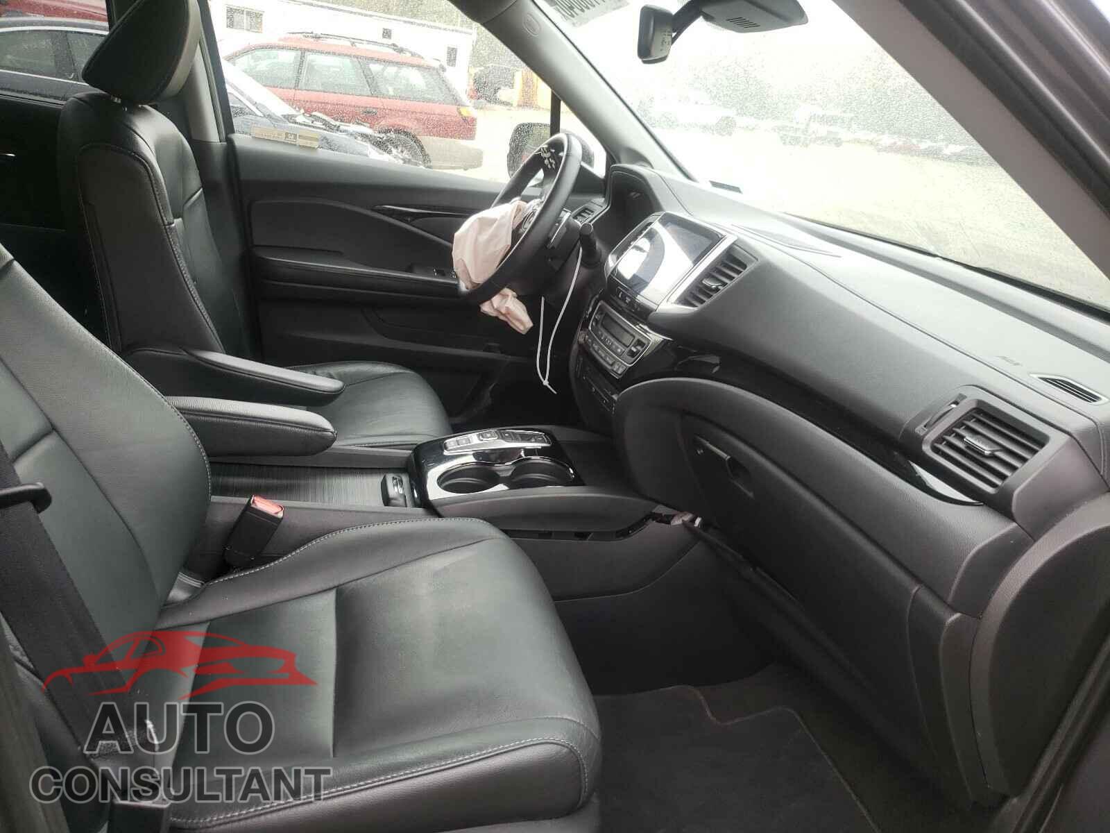HONDA PILOT 2018 - 5FNYF5H97JB005670