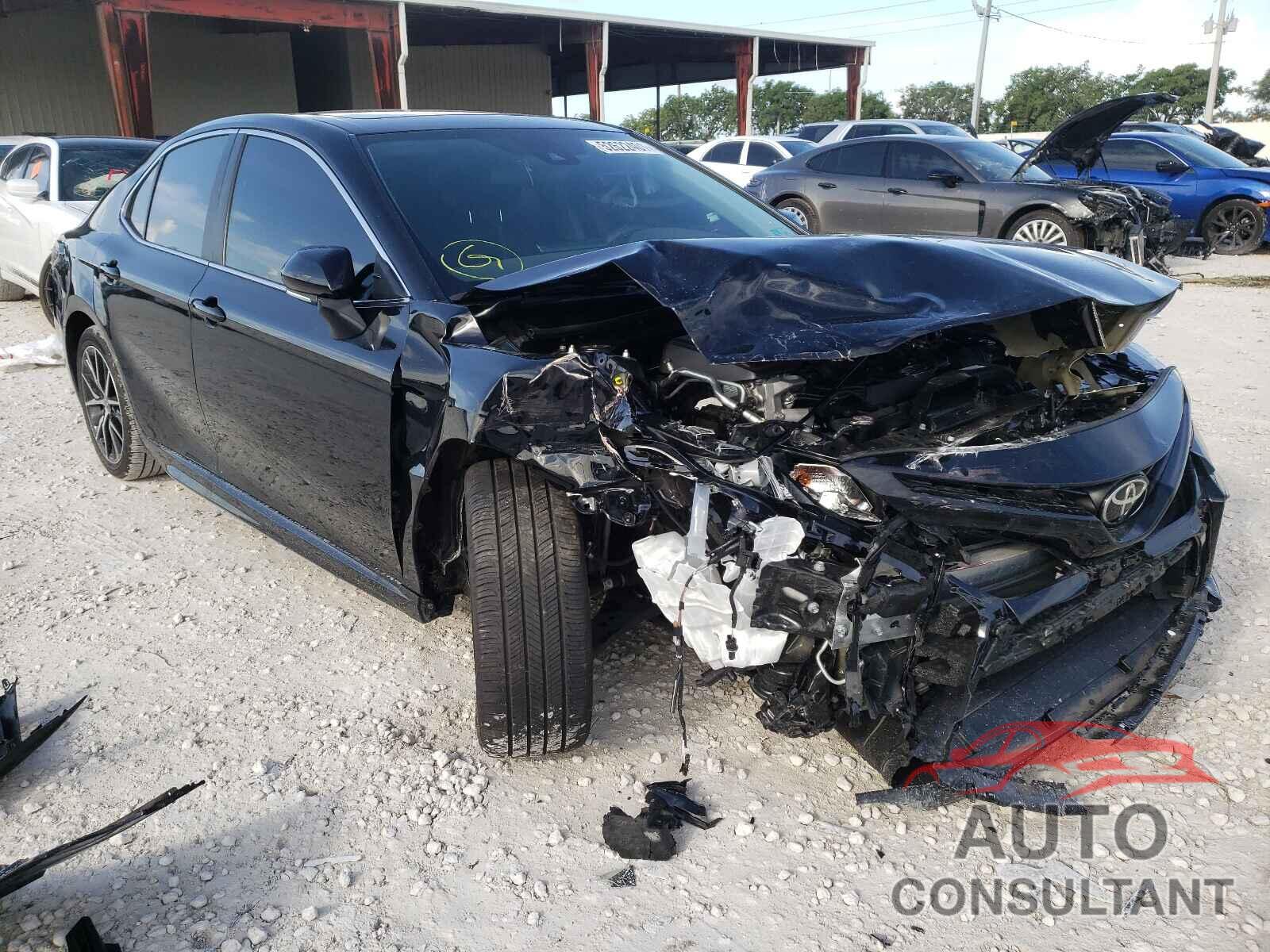 TOYOTA CAMRY 2021 - 4T1G11AK1MU520929