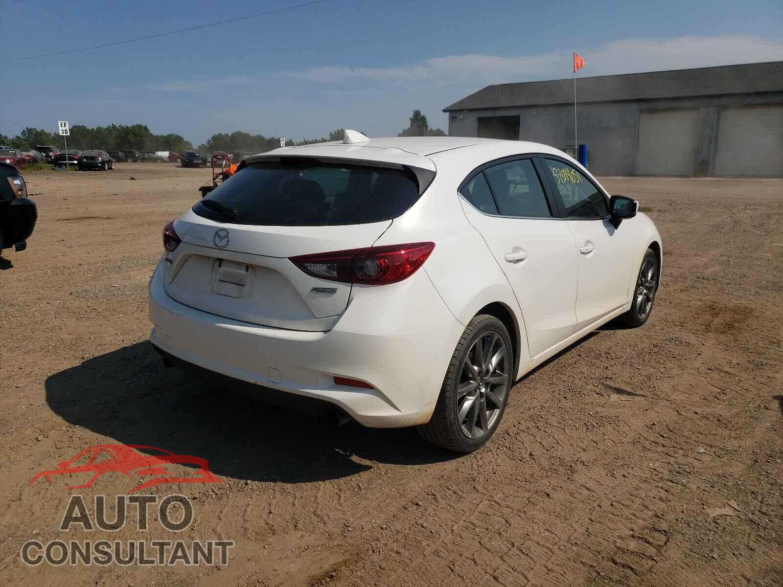 MAZDA 3 2018 - 3MZBN1L34JM239505