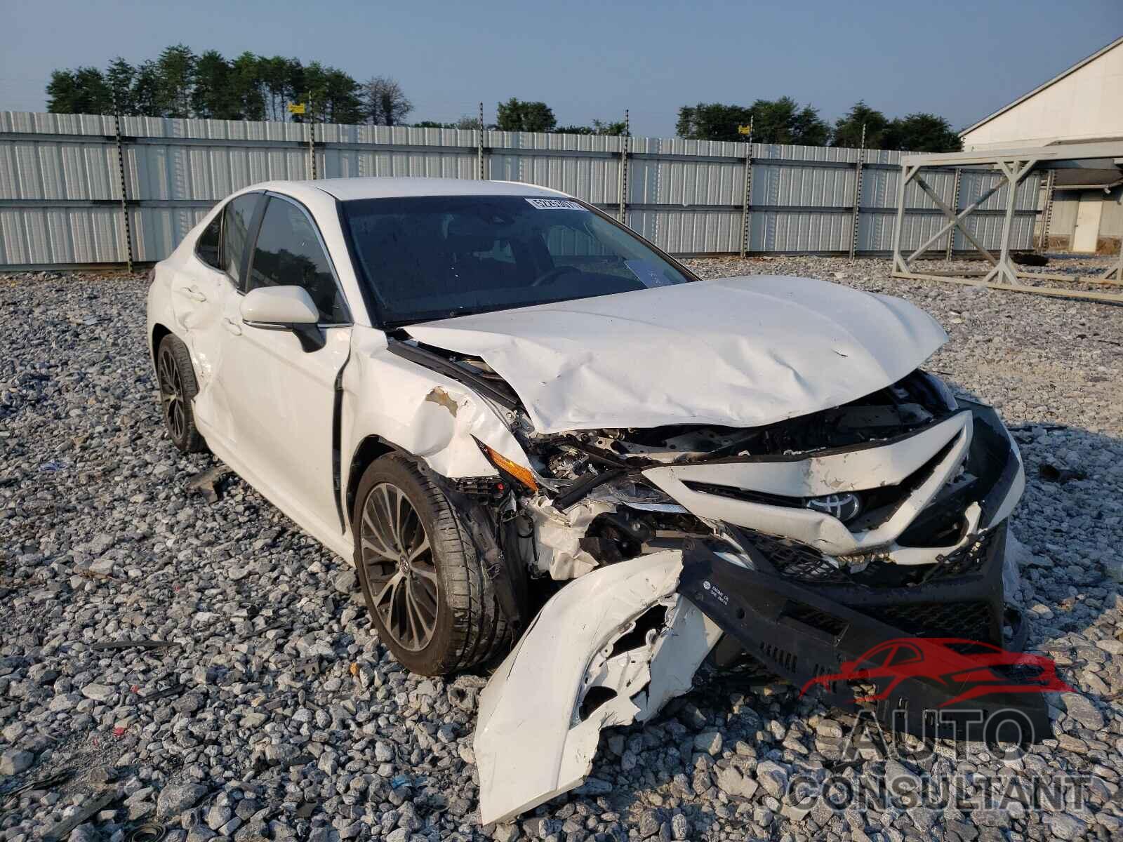TOYOTA CAMRY 2018 - 4T1B11HK6JU078984