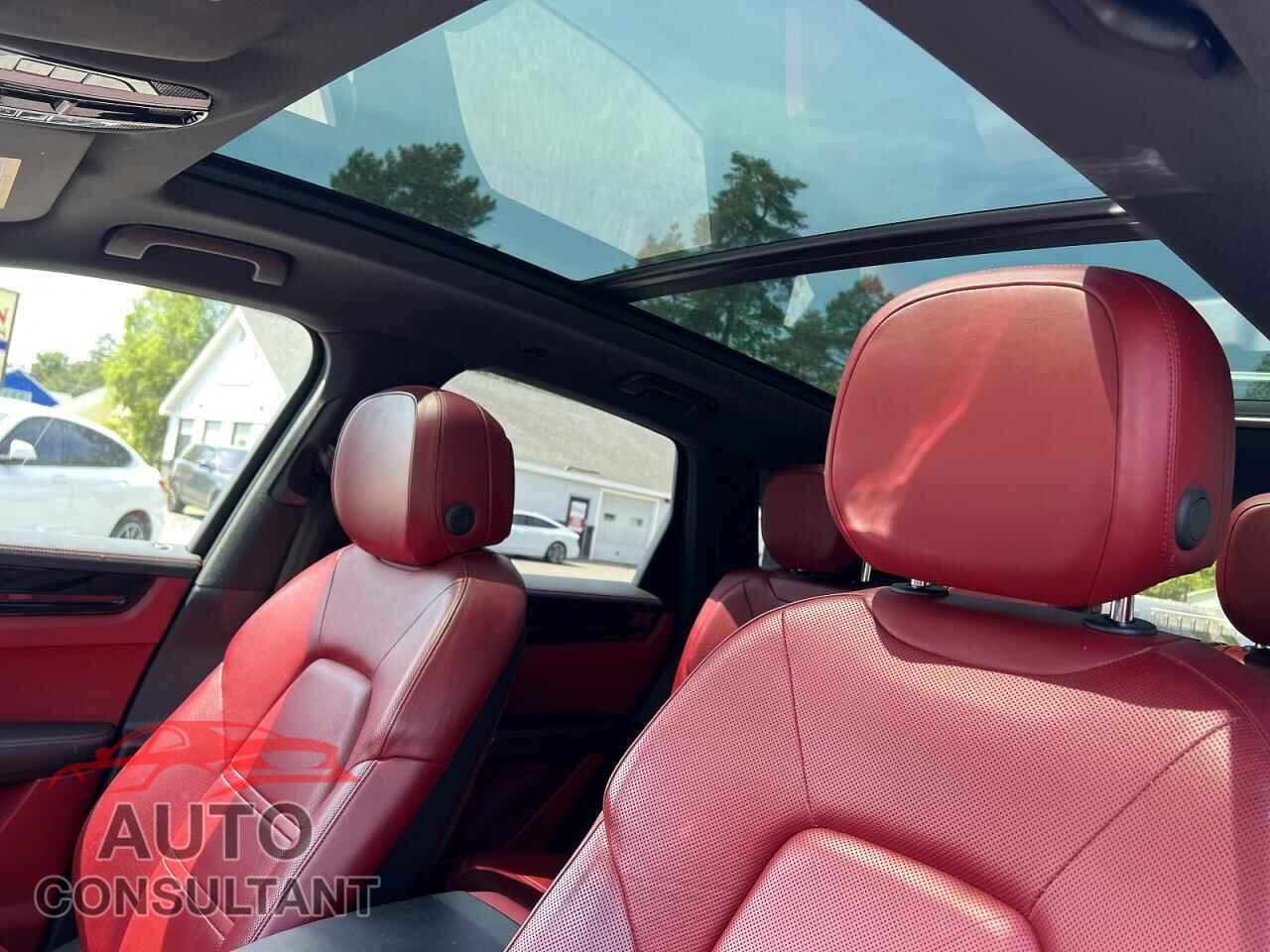 PORSCHE CAYENNE 2019 - WP1AA2AY9KDA02972
