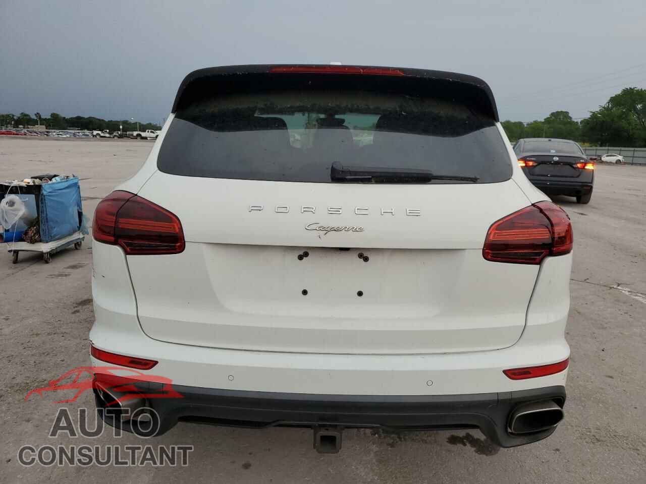 PORSCHE CAYENNE 2016 - WP1AA2A29GKA36604