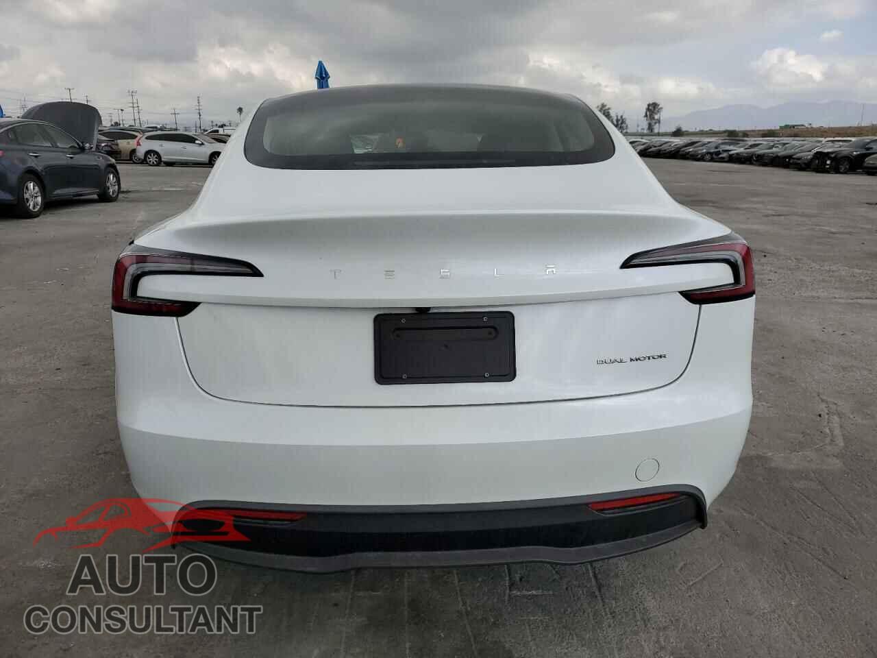 TESLA MODEL 3 2024 - 5YJ3E1EB3RF849875