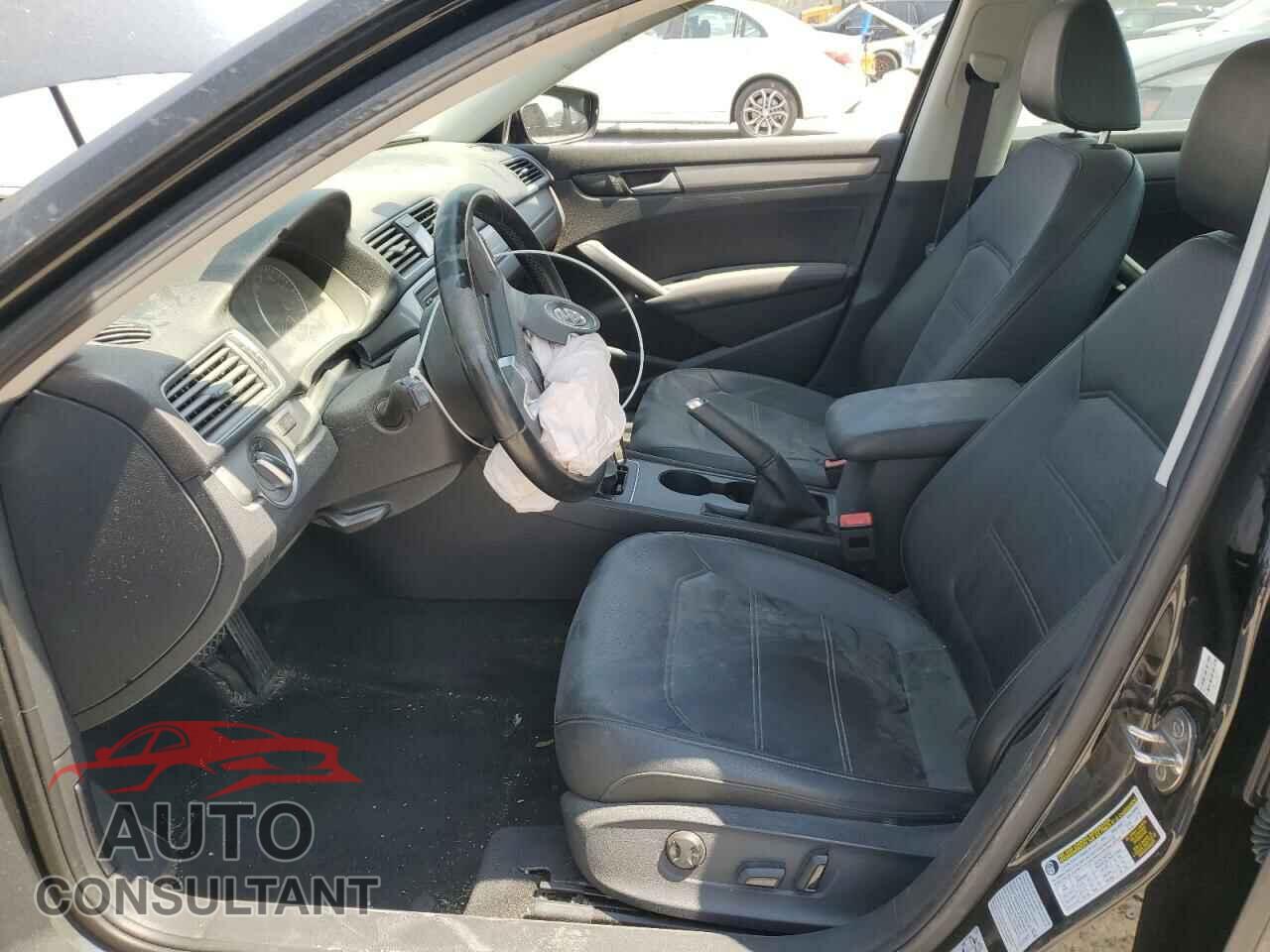 VOLKSWAGEN PASSAT 2015 - 1VWAT7A35FC113346