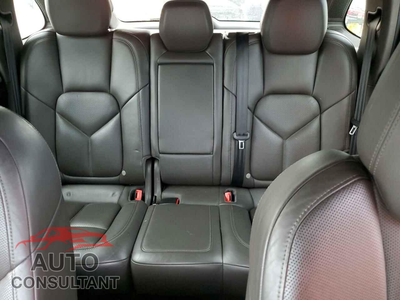 PORSCHE CAYENNE 2016 - WP1AA2A29GKA36604