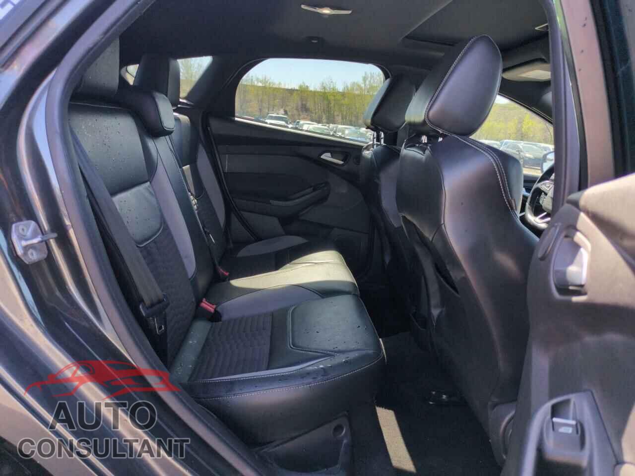 FORD FOCUS 2017 - 1FADP3L95HL298134