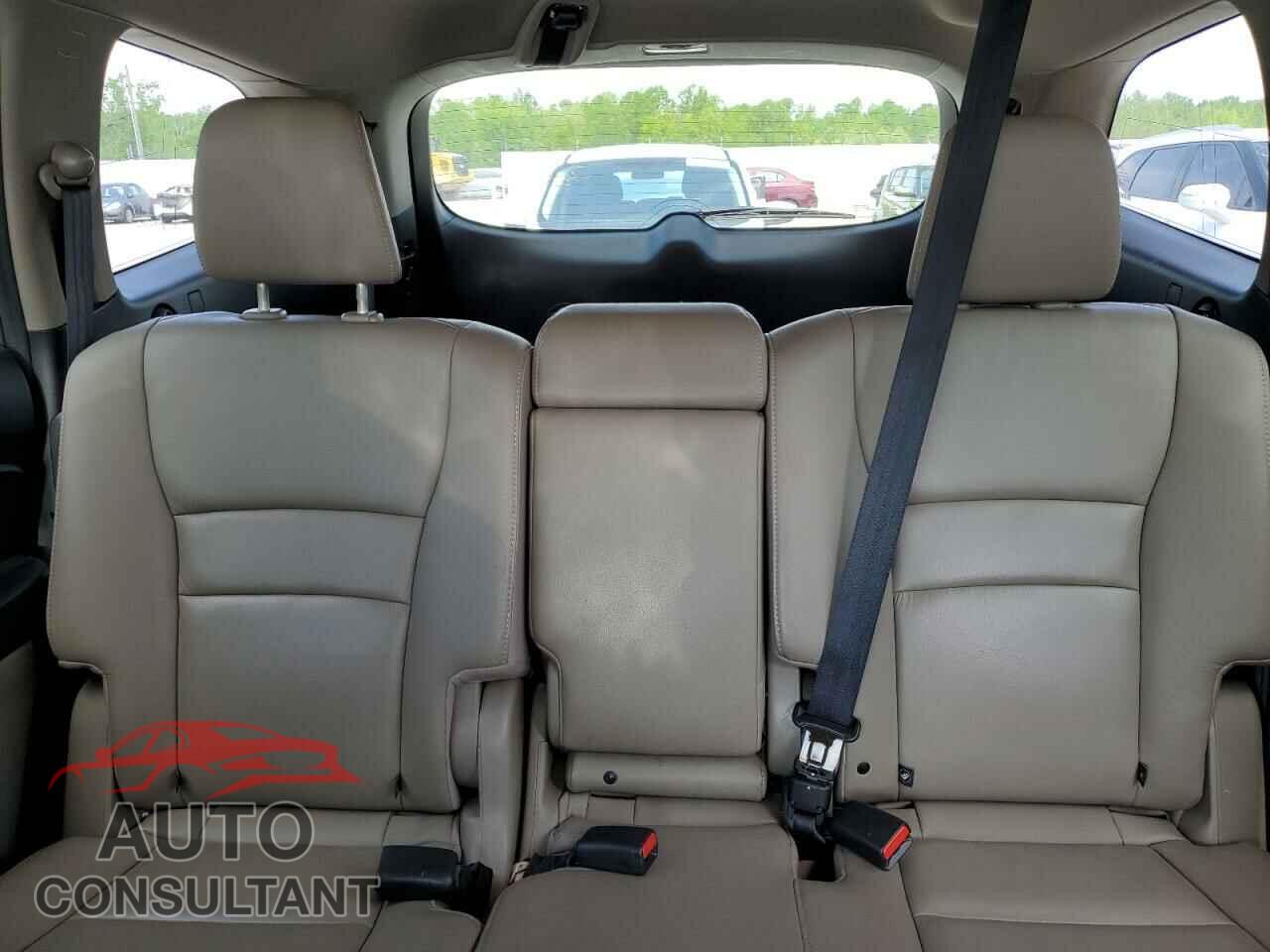 HONDA PILOT 2016 - 5FNYF6H92GB057531
