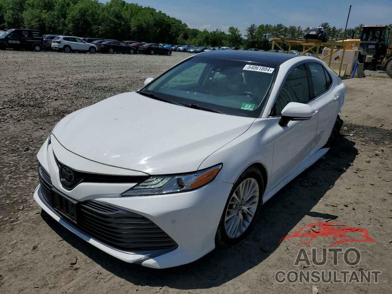 TOYOTA CAMRY 2018 - 4T1B11HK4JU062489